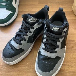 Jordan’s space Grey black boys size 4